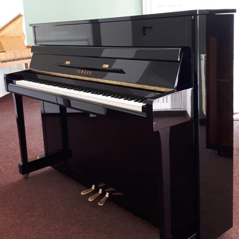 Modell Yamaha B2