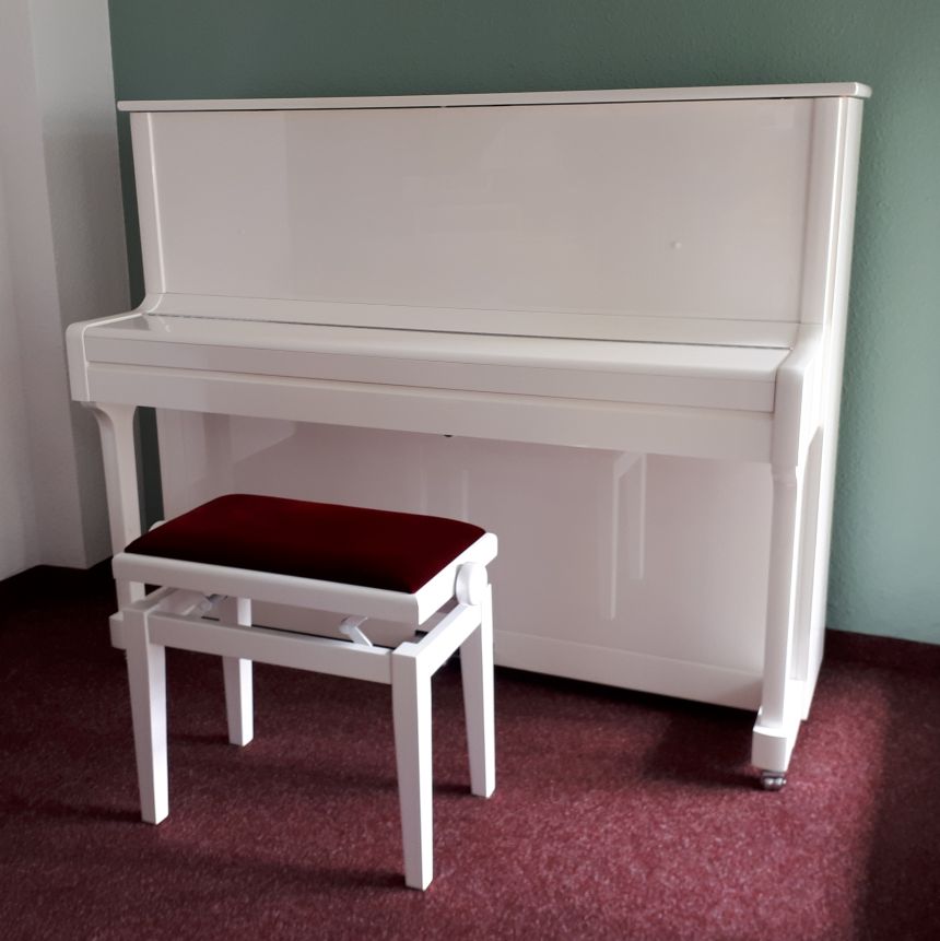 Modell Yamaha U1 weiß